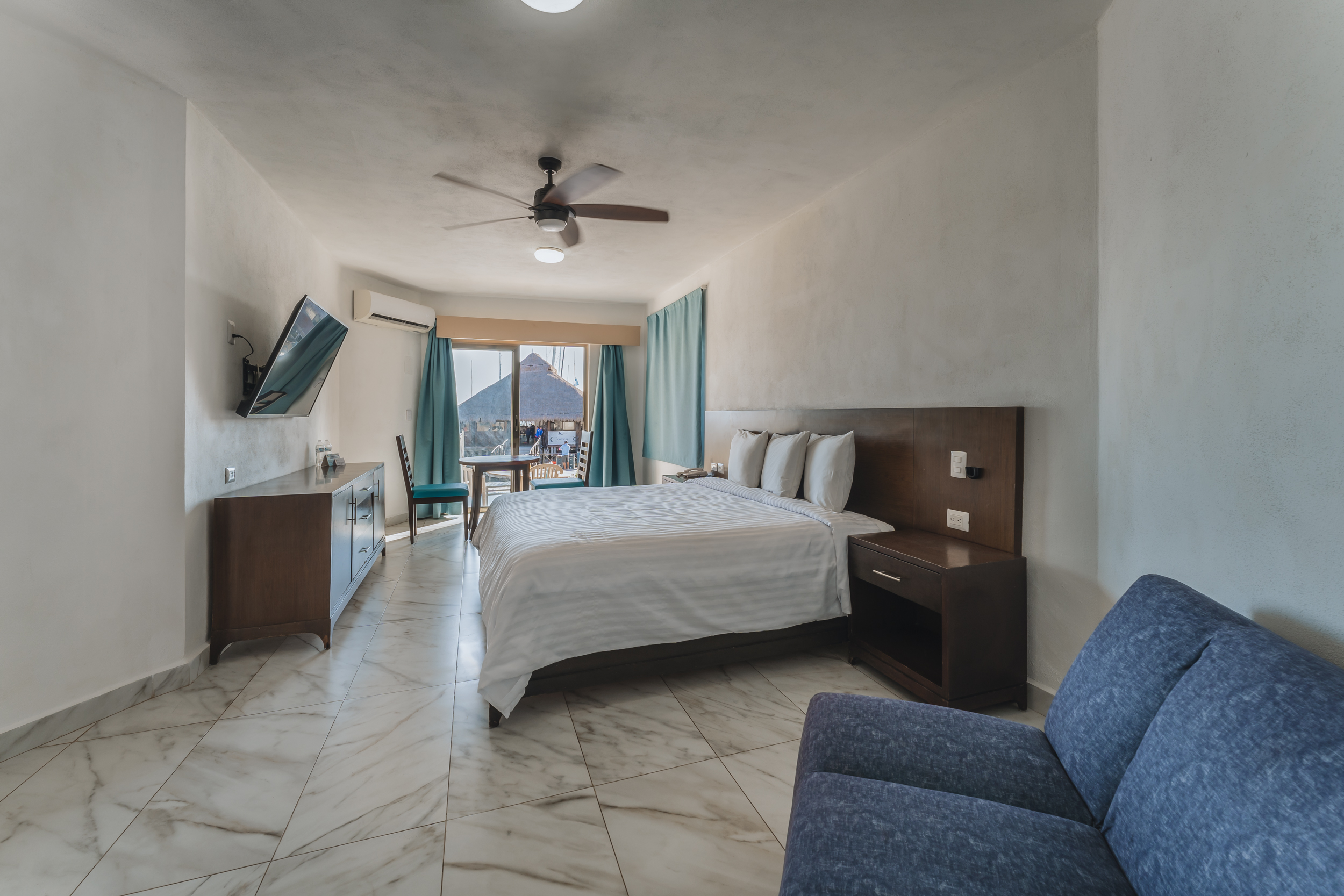 Suite Superior con alberca privada en terraza y vista panorámica al mar Caribe en hotel Cancún